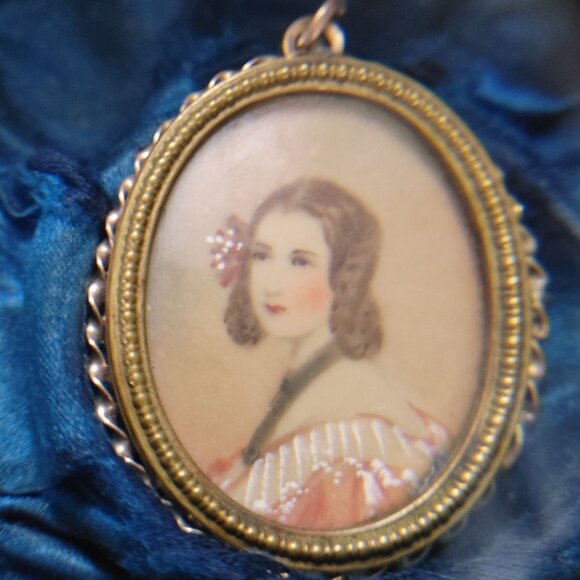 Antique Victorian Pendant 10K Yellow Gold 15 g Hand Painted Miniature Portrait - Picture 2 of 16